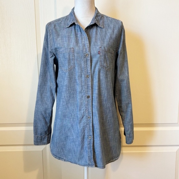 Levi's Women's Chambray 100% Cotton Denim Button Down Shirt Medium - Picture 1 of 10